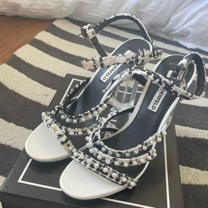 Karl Lagerfeld tweed/pearl lucite heels - Sz 10